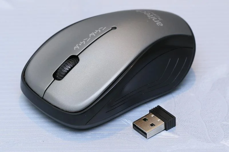 コンピュータのマウスを正しく掃除するための手順