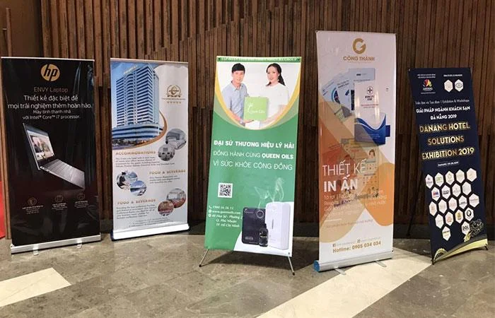 Aprenda ¿Qué es un Standee?  Y funciones de pie