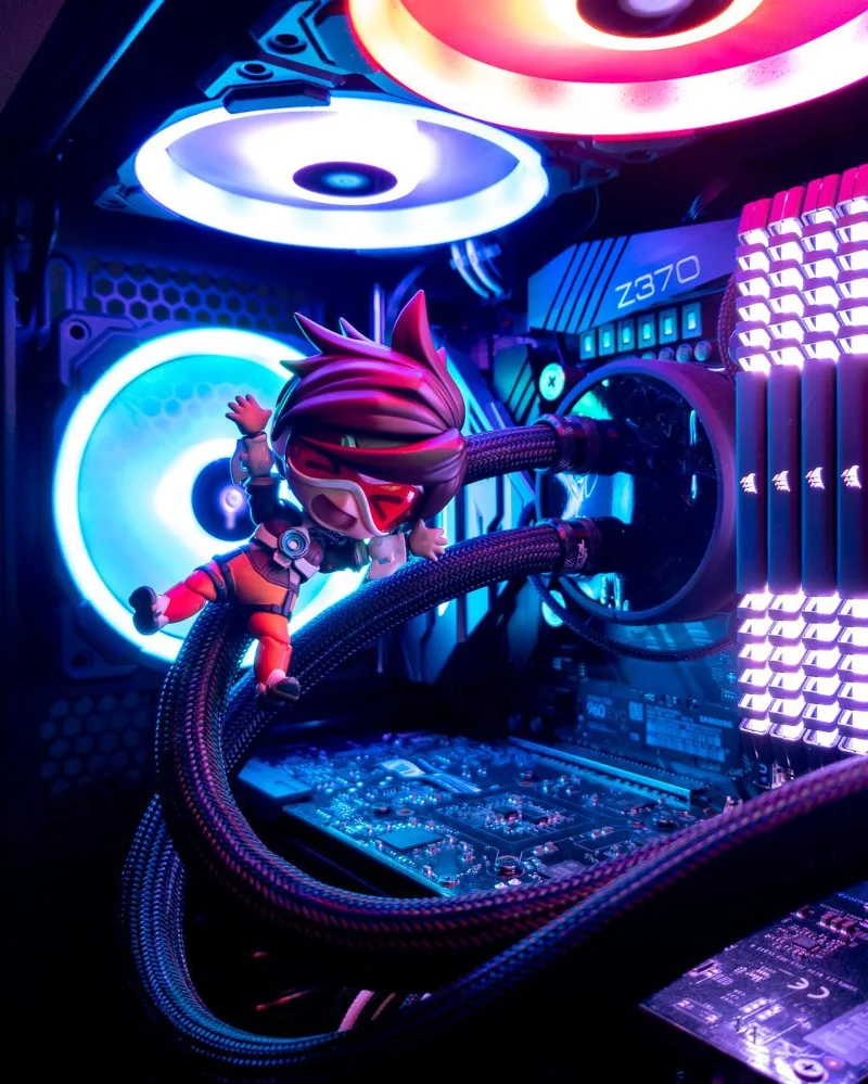 PC 케이스에 장난감 피규어 모형을 넣어도 정말 안전한가요?