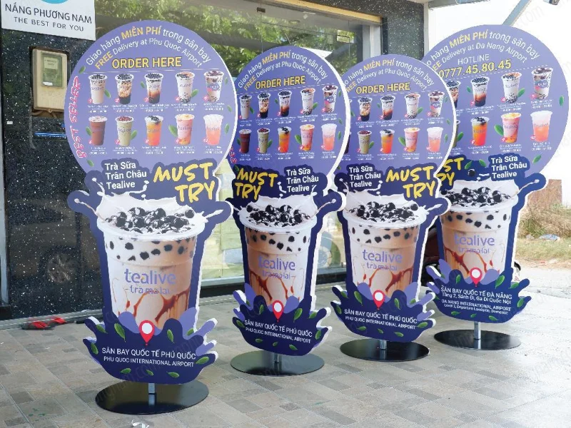 Aprenda ¿Qué es un Standee?  Y funciones de pie